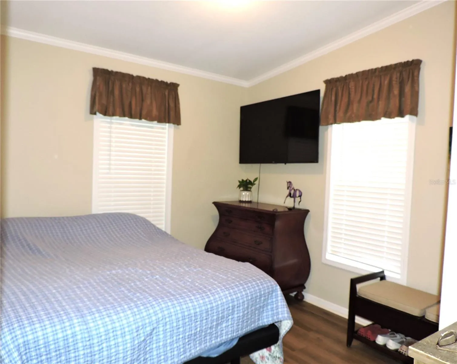 2nd bedroom