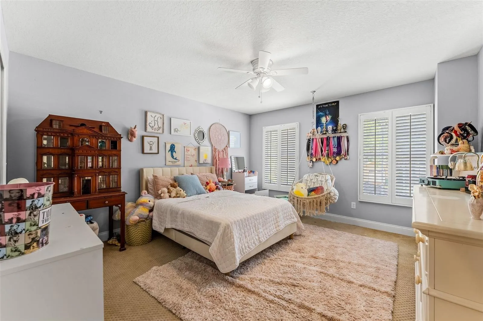 Bedroom 2 - w/walk in closet