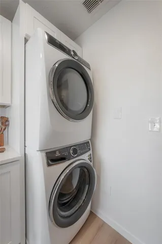 Unit 317: kitchen/laundry