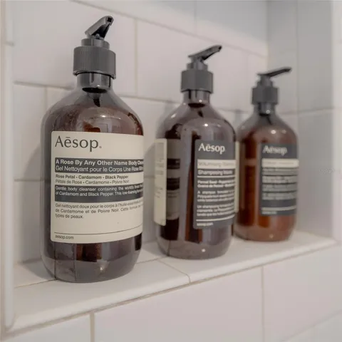 Unit 317: bathroom