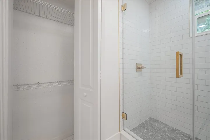 Unit 319: bathroom