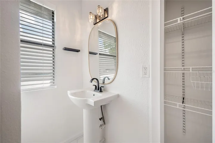 Unit 317: bathroom