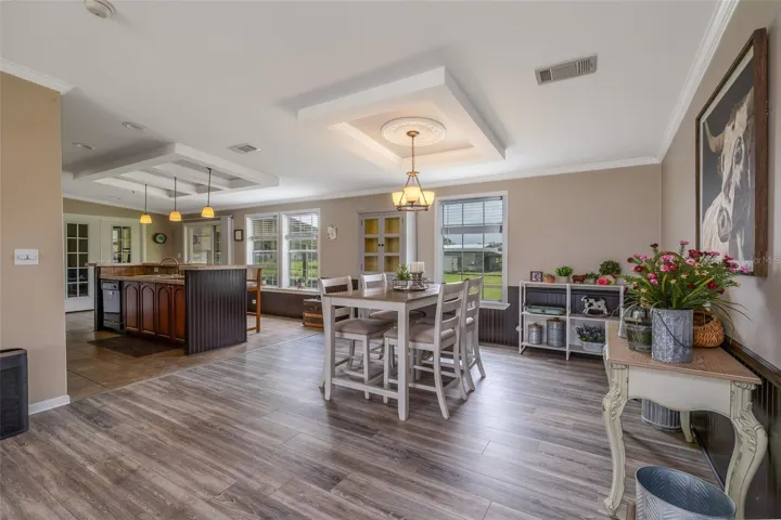 Open floorplan light &amp; airy &amp; freshly painted