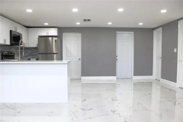 KITCHEN/ DINING ROOM