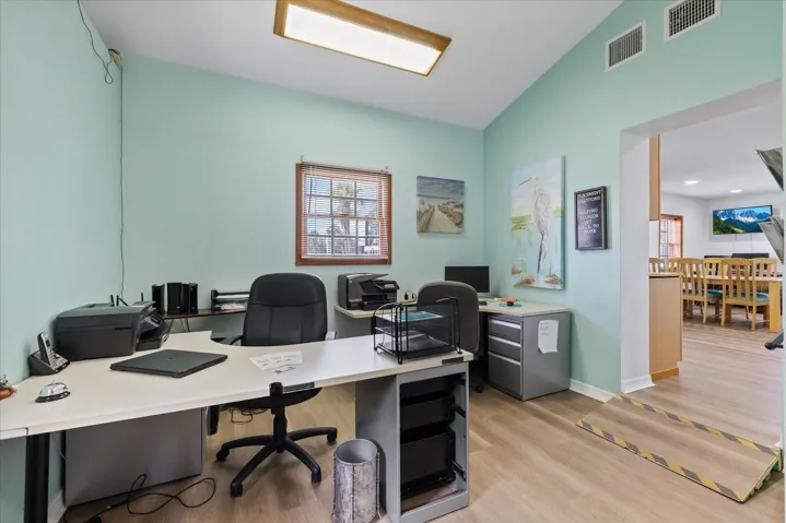 Plenty of Space for multiple Employees