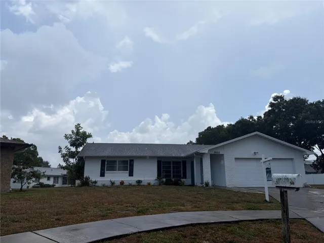 Golf course community. This home is on a cul-de-sac with many amenities and close to all your conveniences.