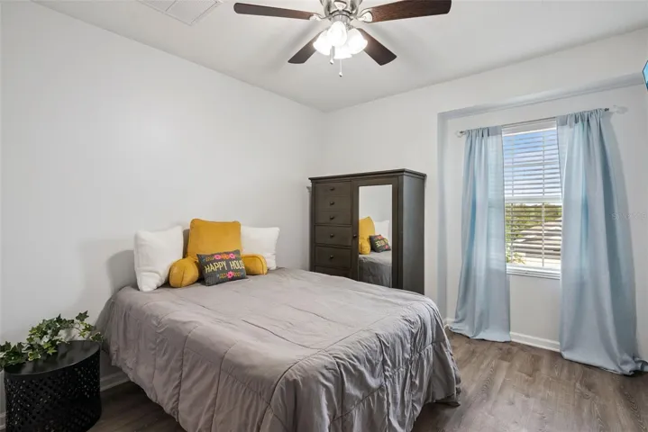 Comfortable bedroom with flexible use