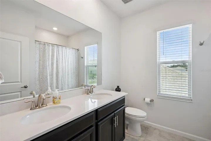 Upstairs full bath with dual vanity