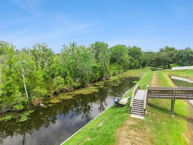 Dora Parc offers canal access to Lake Dora