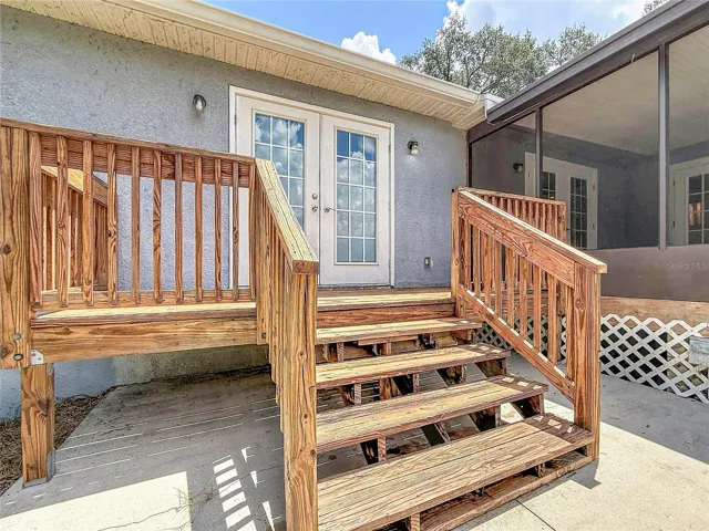 Primary Bedroom side deck