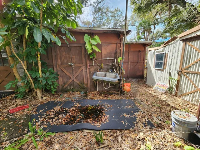 attached workshop area at back