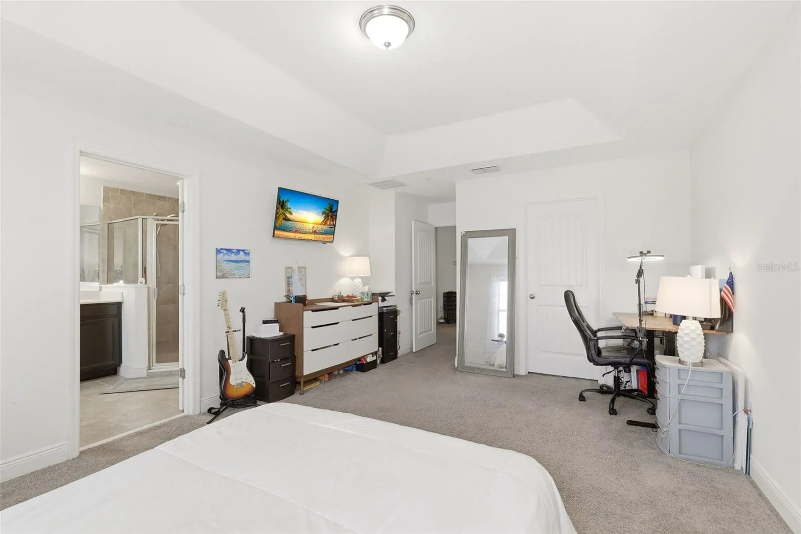 Large primary bedroom