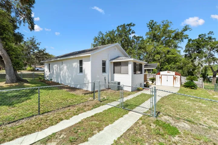 SELLER HAVE MADE THIS THE ENTRANCE OFF OF FLORIDA AVE
