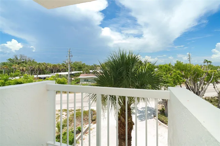 Master bdrm balcony