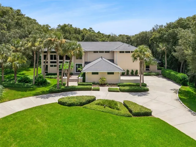 Grand Circular Driveway