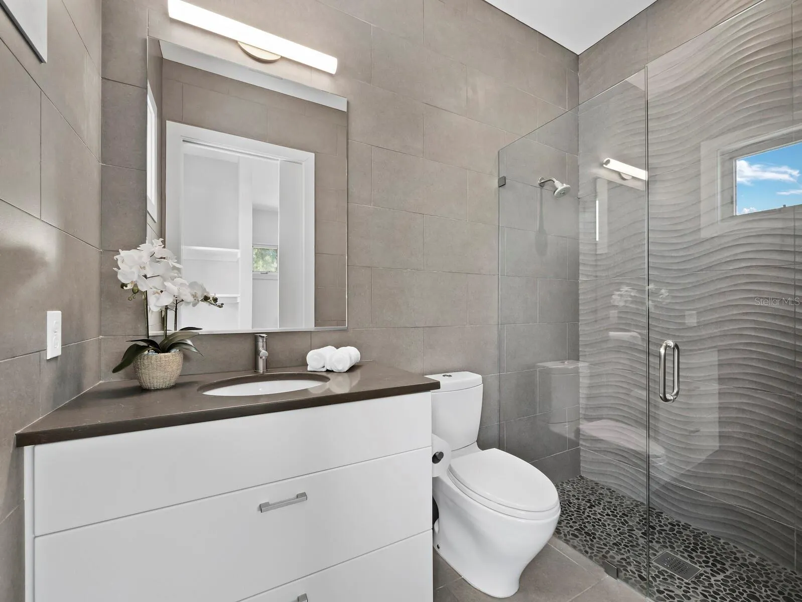 Ensuite bath 2