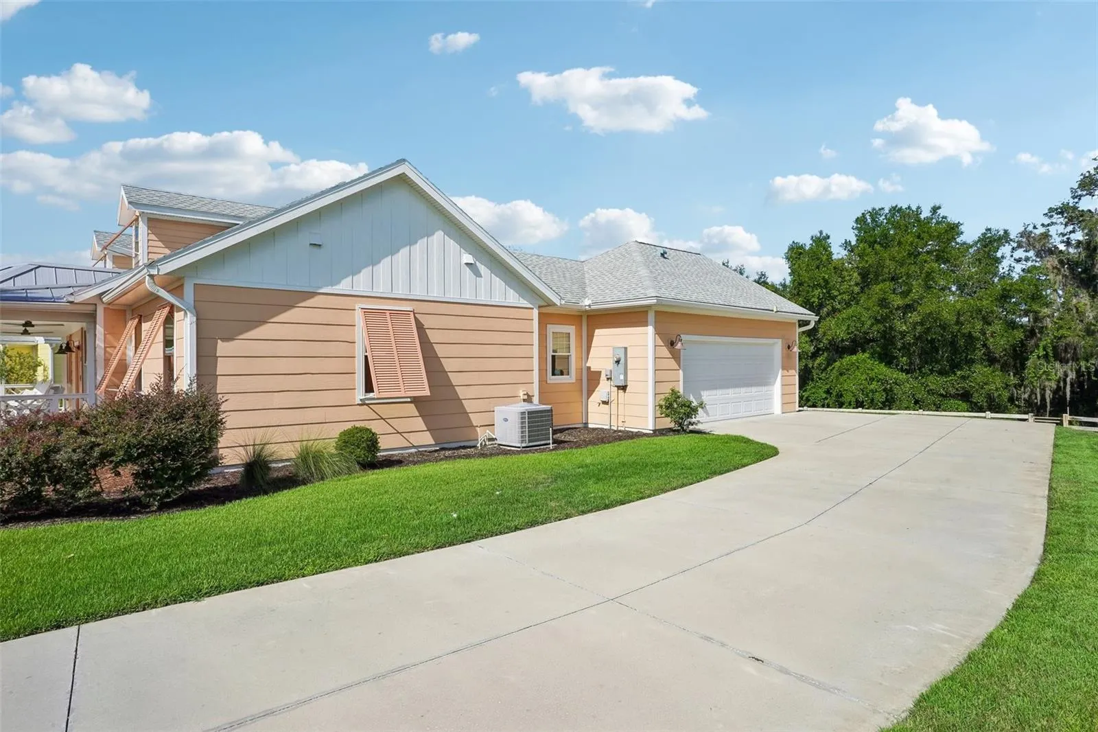 Driveway & Side Entry Oversized Garage