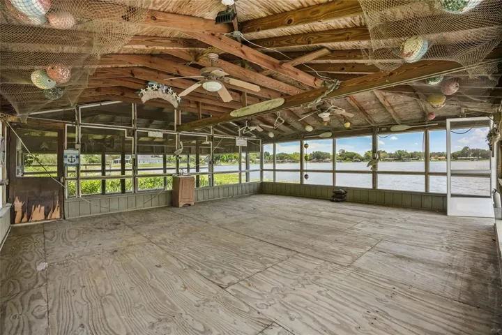 495 sqft screened boat house with power boat lift