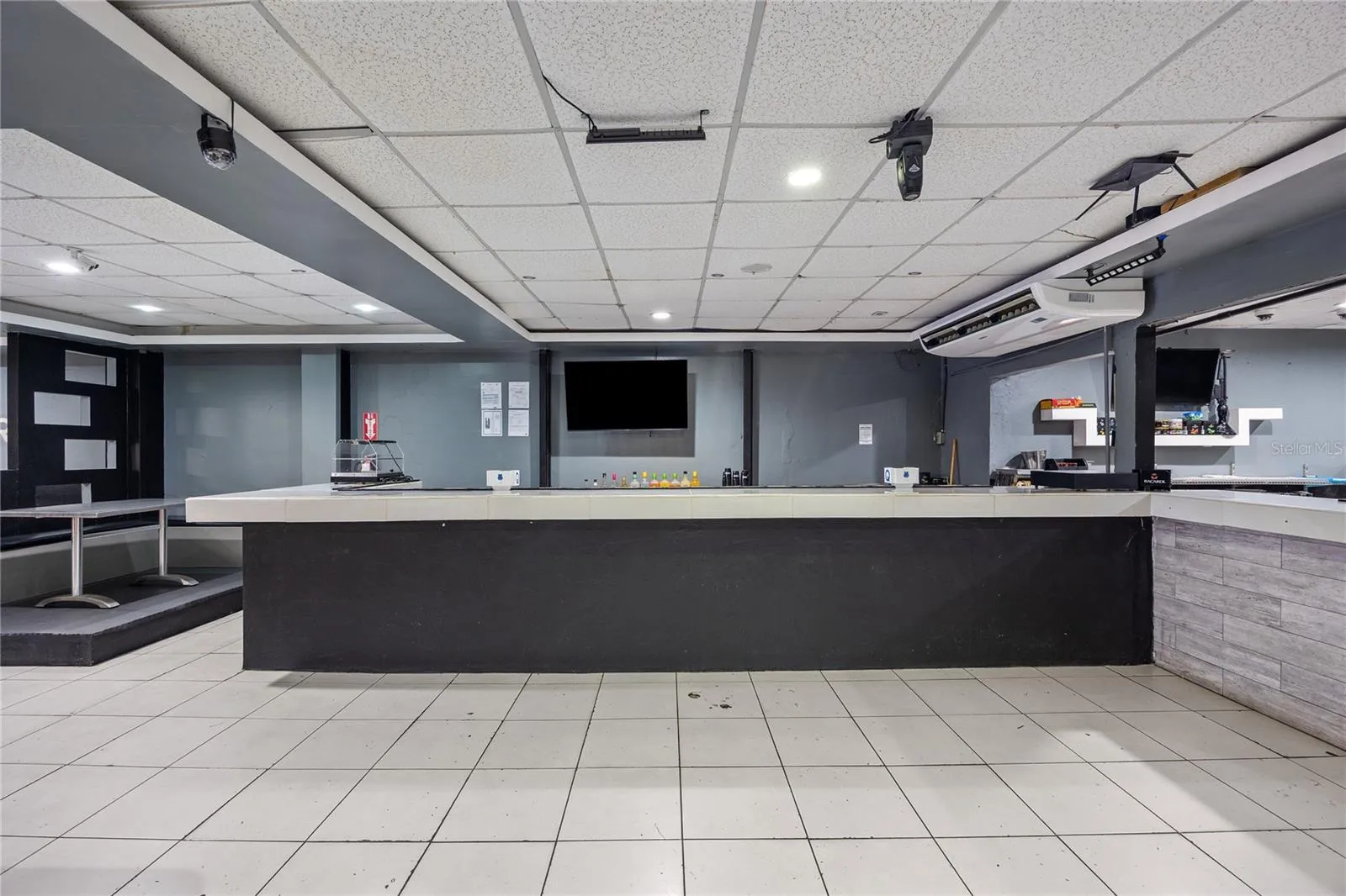 Bar Service Counter