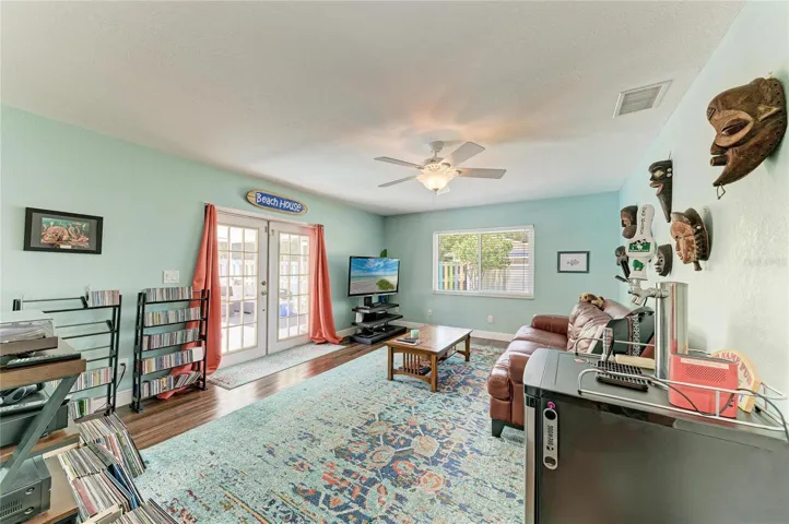 Bonus den / family room