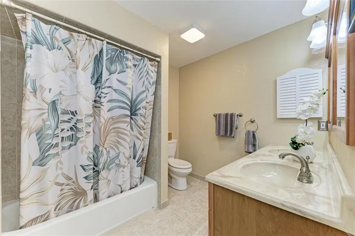 Large hall bath