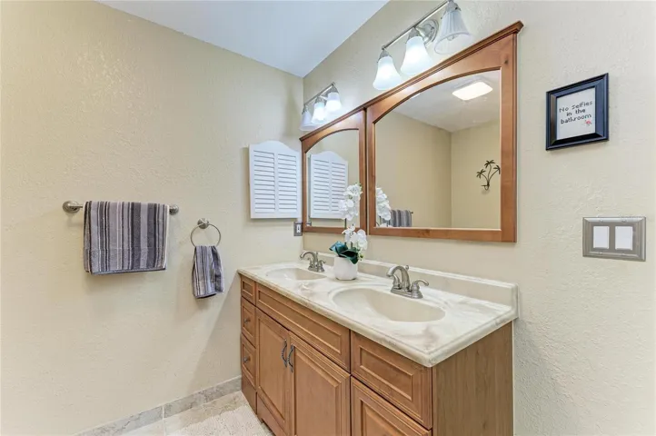 Dual vanities
