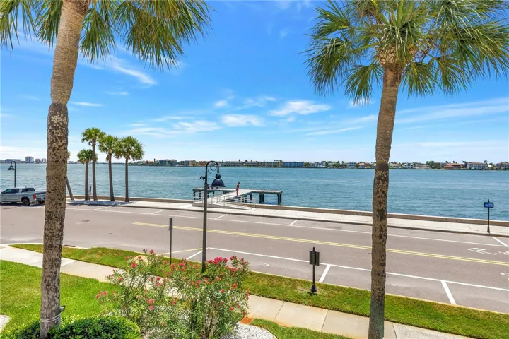 Pass A Grille Way to water views facing east