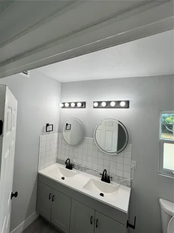 Double  Vanity Bathroom