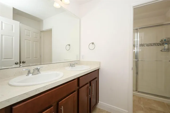 Full Bathroom 2 Upstairs