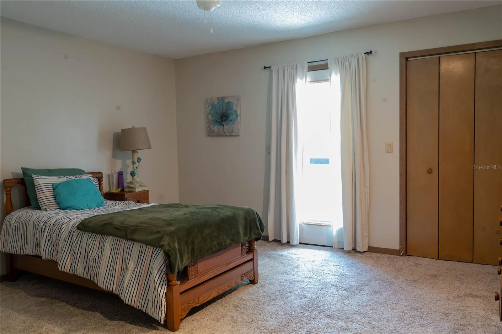 Bed 4 w/ Balcony