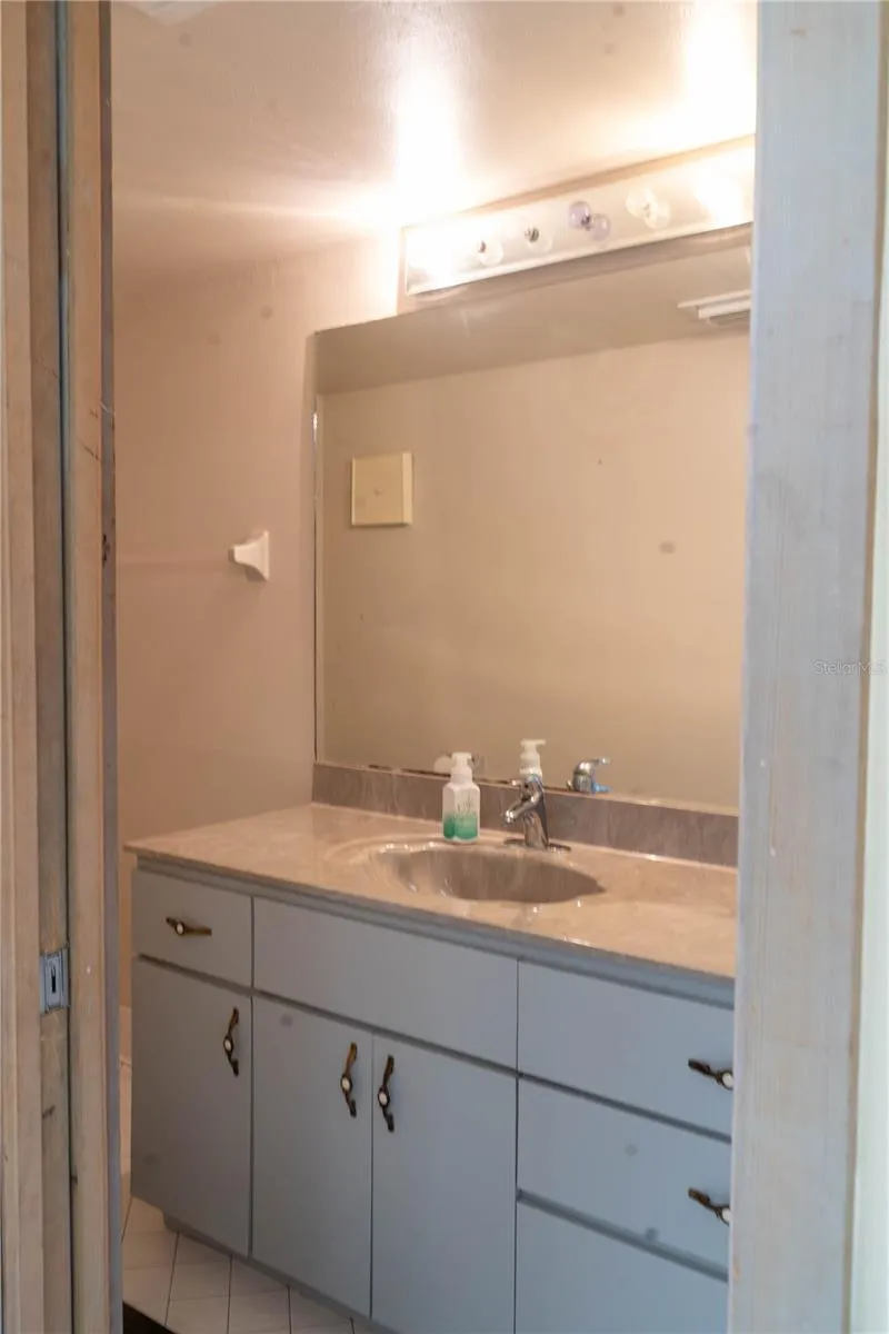 Upstairs half Bath