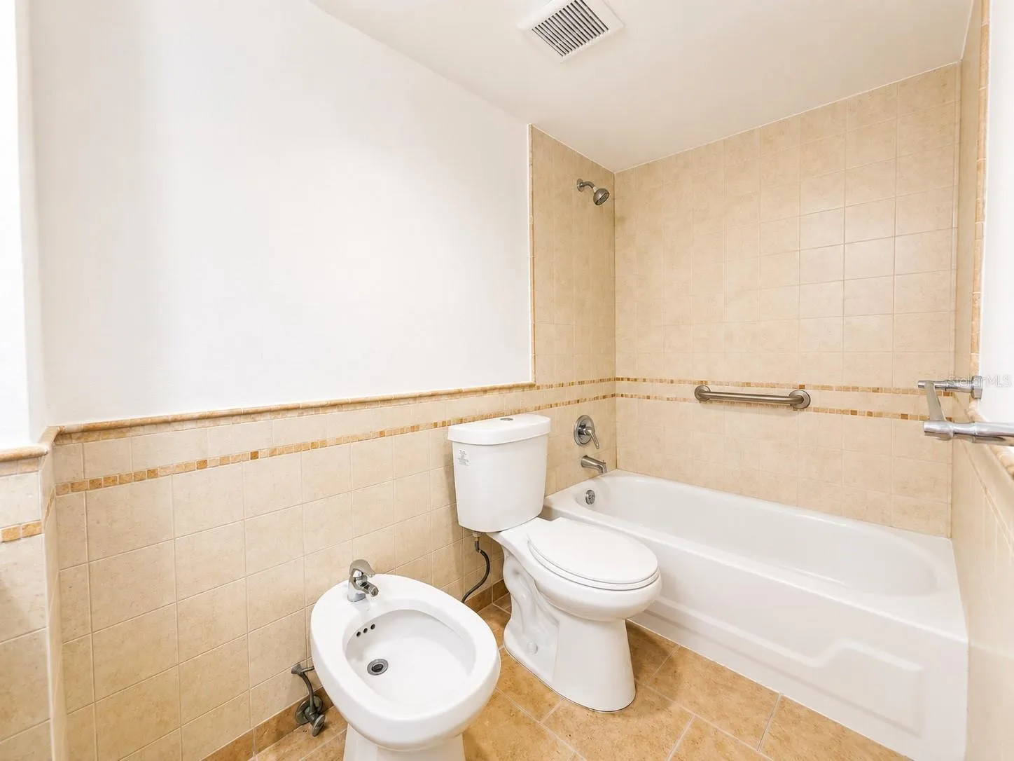 Master Bedroom's Bathroom