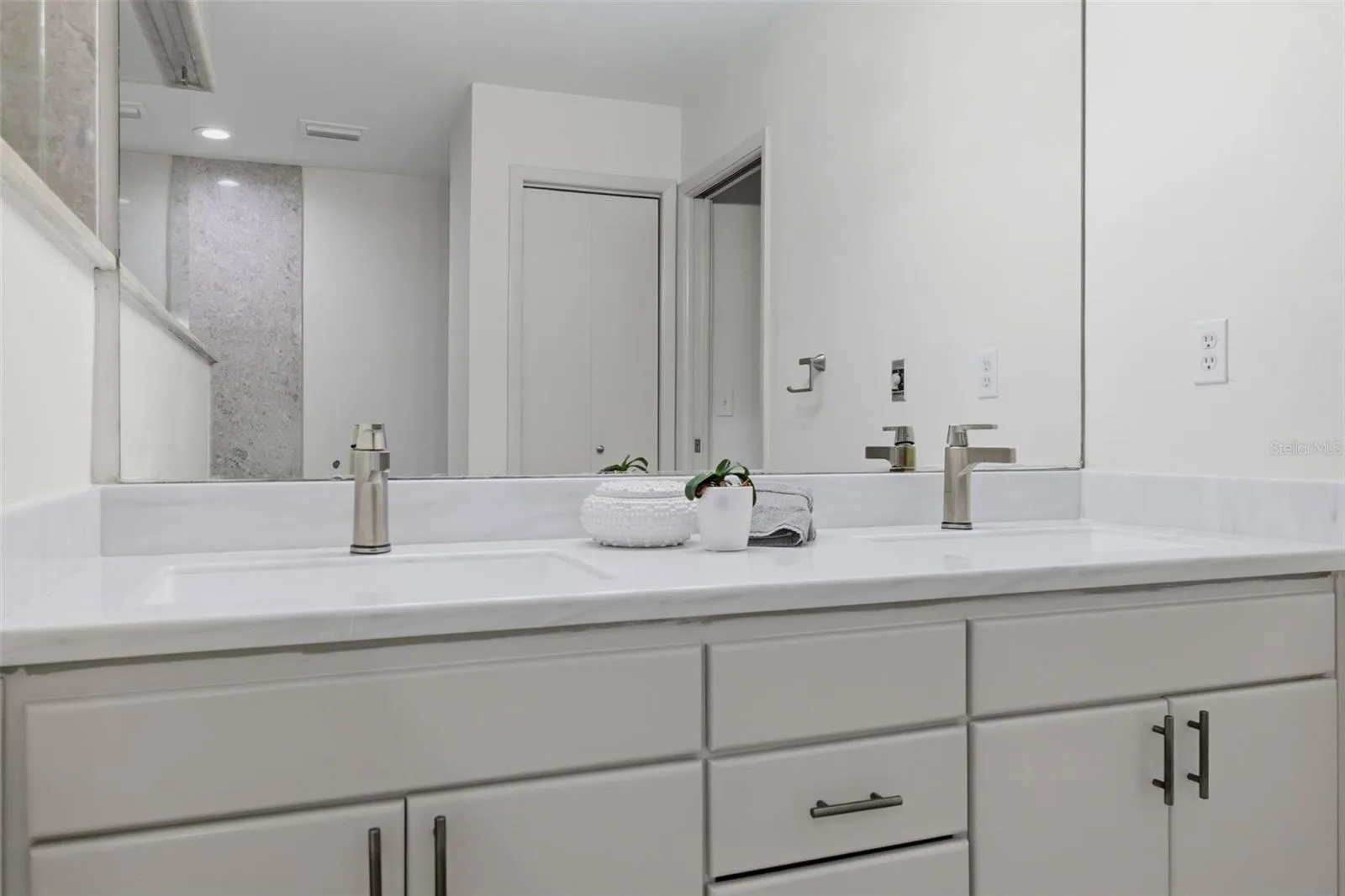 2nd primary suite with balcony and En Suite Bathroom