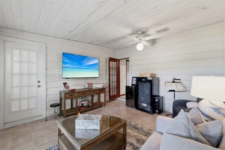BONUS ROOM/DEN