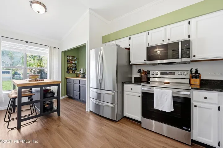 Eat-in Kitchen