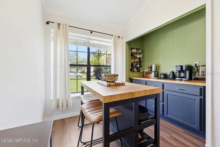 Eat-in Kitchen
