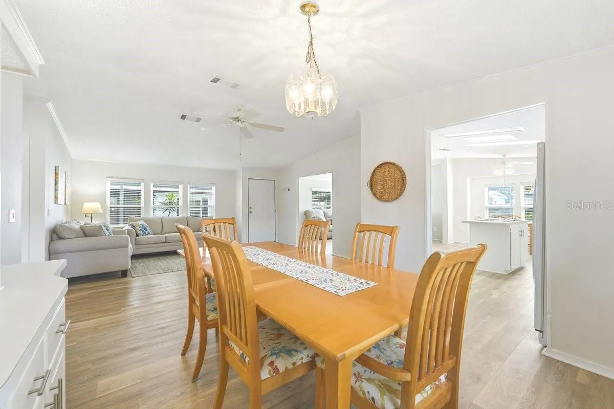 Ease of access to Kitchen. Perfect for Holidays
