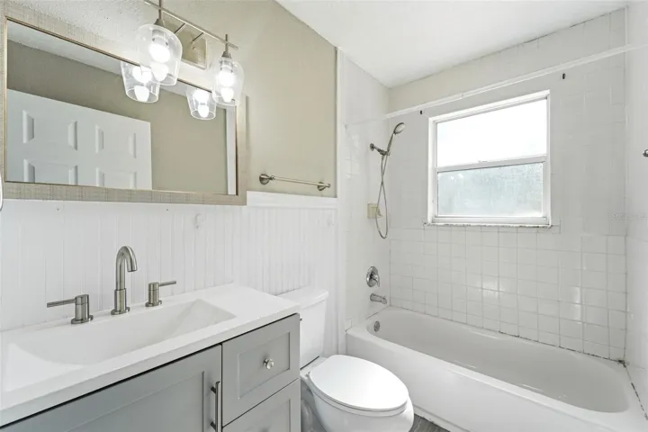 BATHROOM 2