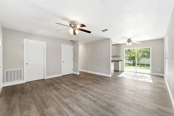 LIVING/DINING ROOM