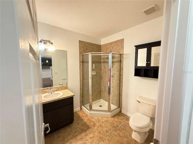 Guest Bathroom !st Floor