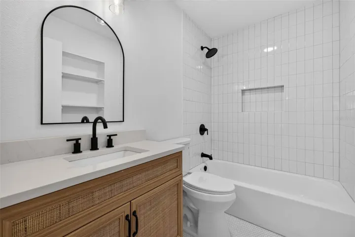 En suite Bath to bedroom 4
