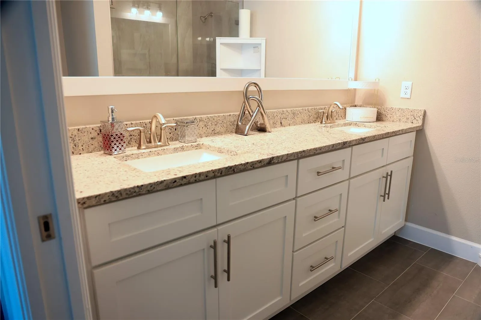 Bathroom vanity