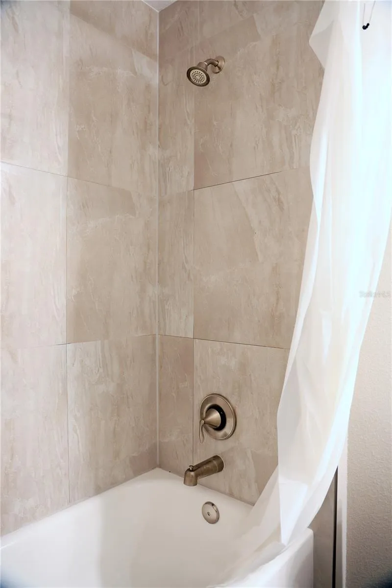Guest bath tub