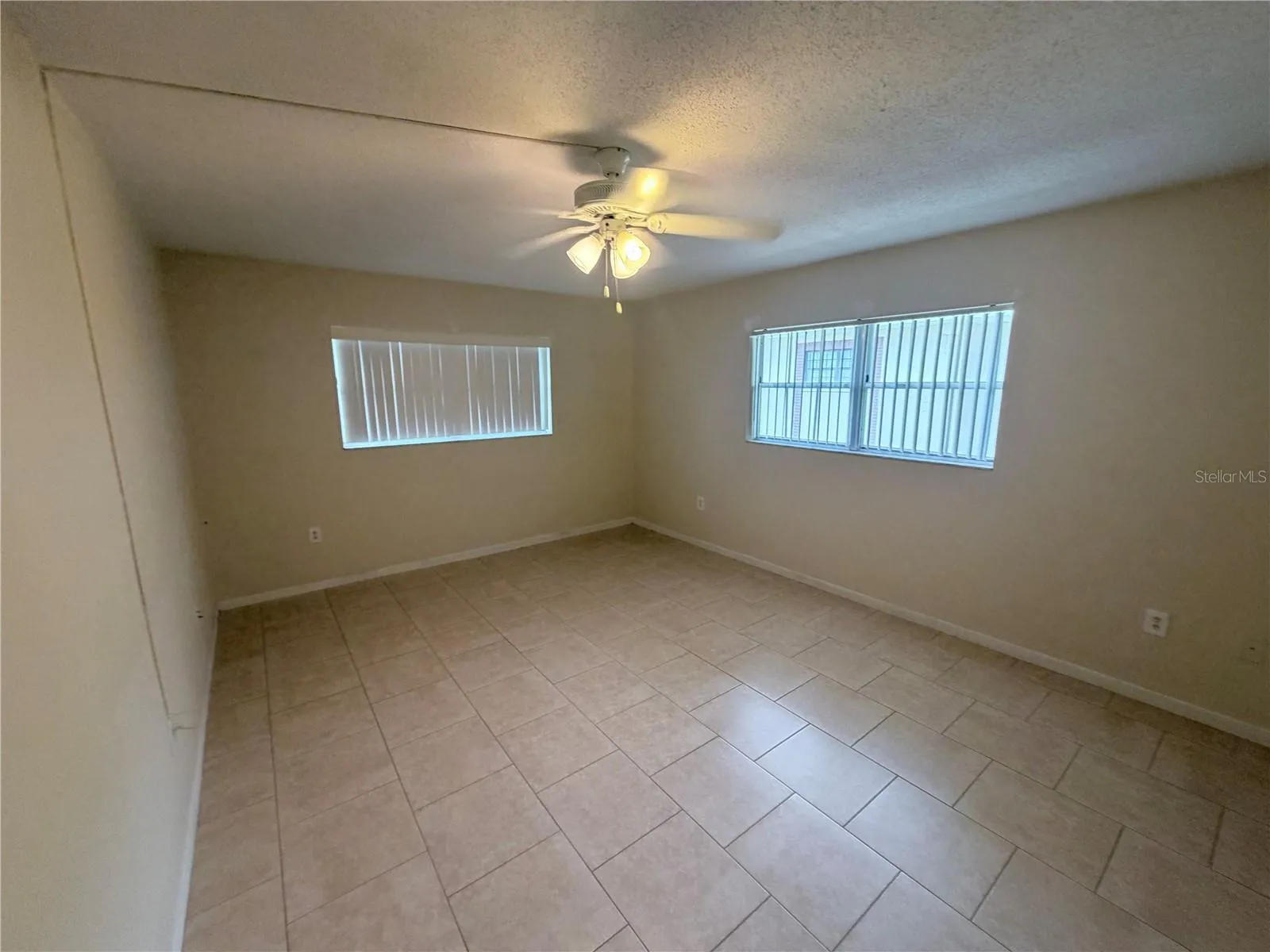 Bedroom (same but vacant)