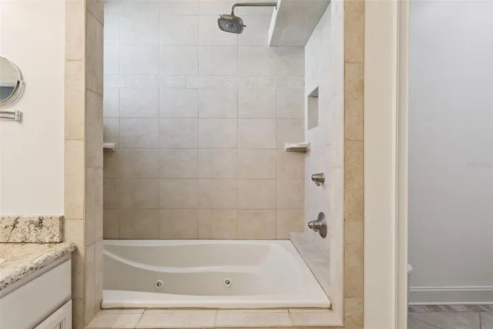 Primary Ensuite garden tub