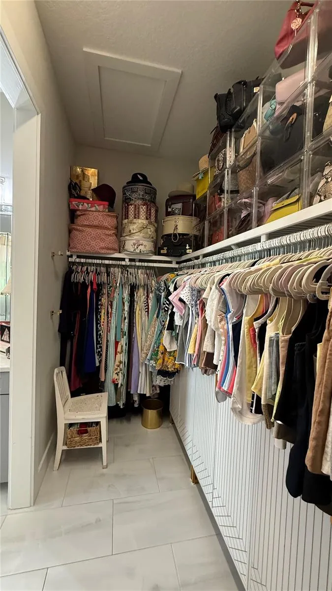 En Suite Walk-in Closet