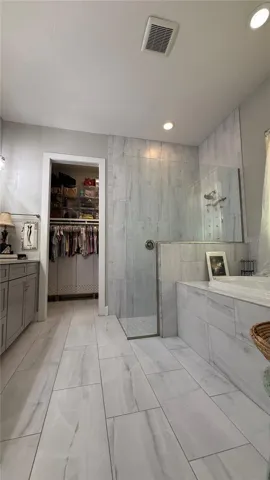 En Suite Bath