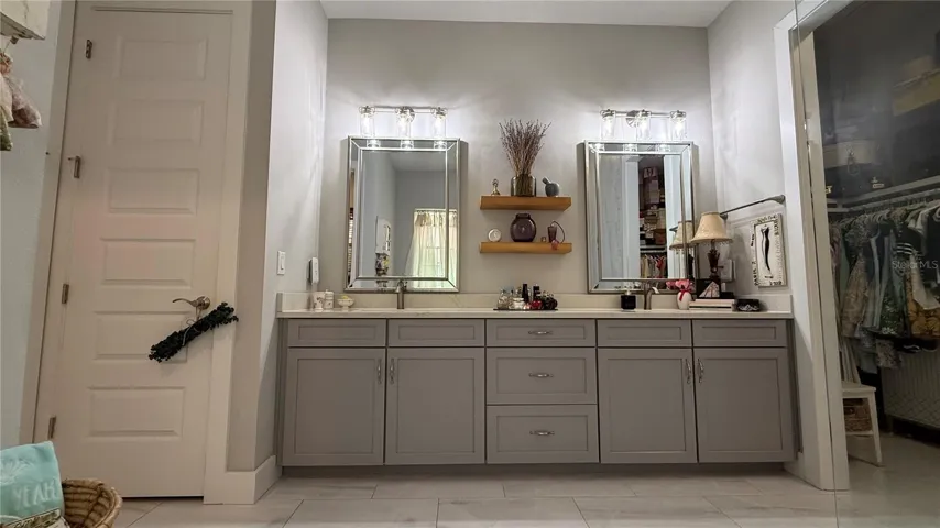 En Suite Vanity