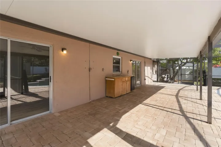 Large lanae area for plenty of living space and a wet bar