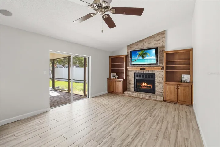 Separate family room with access to the lanae